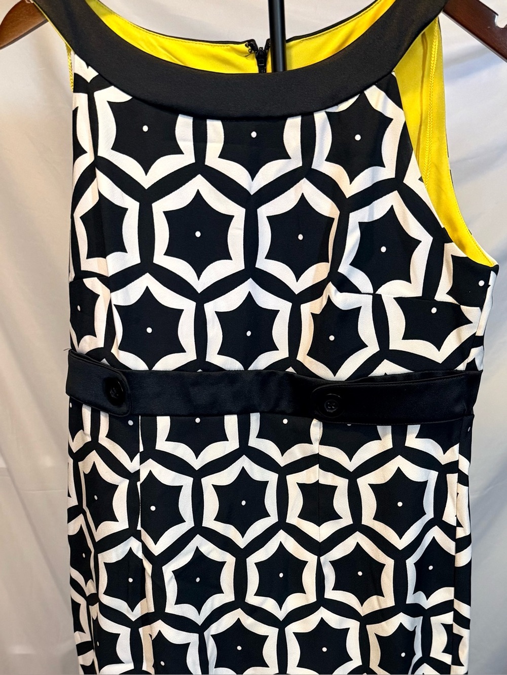 London Times Black & White Geometric Sleeveless Dress with Yellow Accents (GG33) - Picture 5 of 16